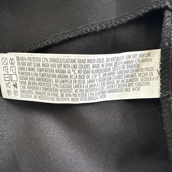 Forever 21 Black Dress Shorts with Bow Detail - size small - Picture 6 of 6